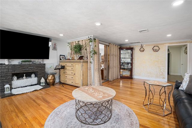 807 Pontiac Avenue, Cranston, RI 02910