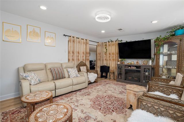 807 Pontiac Avenue, Cranston, RI 02910