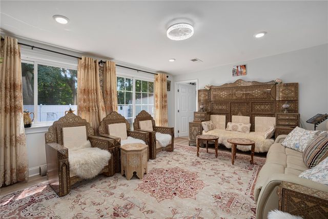 807 Pontiac Avenue, Cranston, RI 02910