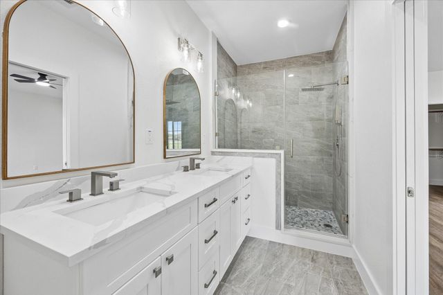 1337 S Circle Street, Sealy, TX 77474