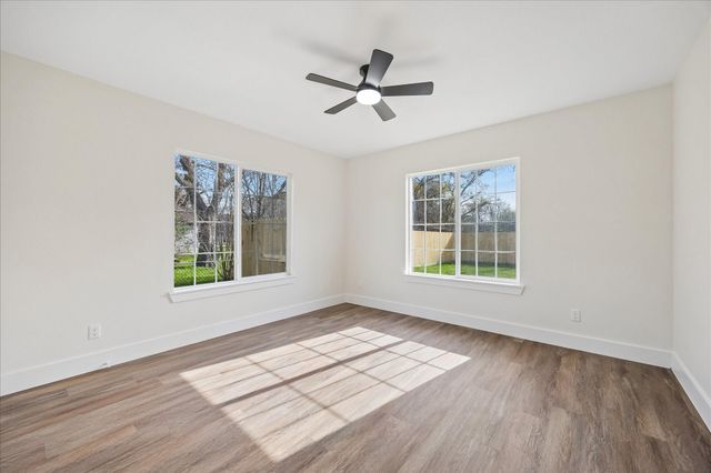 1337 S Circle Street, Sealy, TX 77474