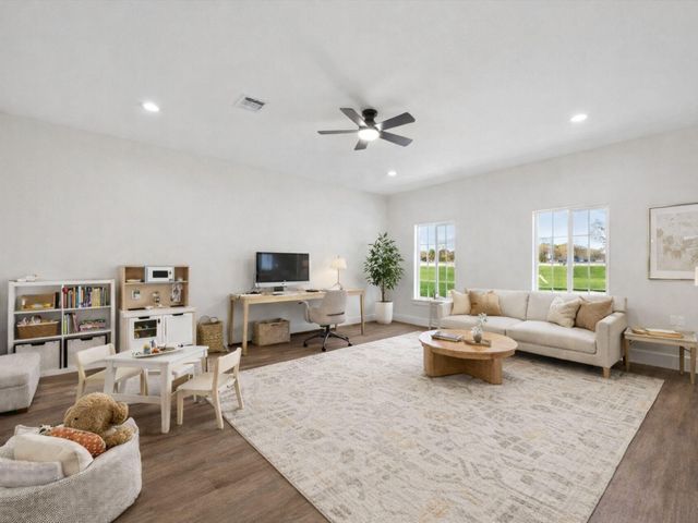 1337 S Circle Street, Sealy, TX 77474