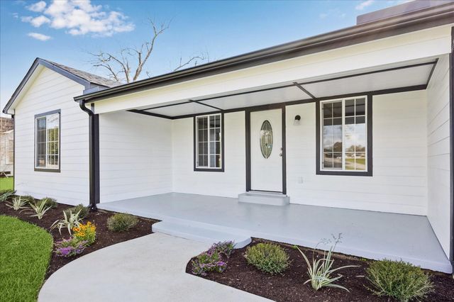 1337 S Circle Street, Sealy, TX 77474