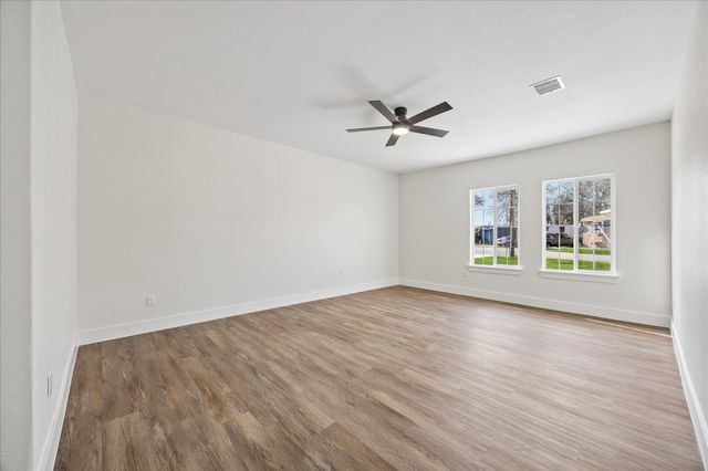 1337 S Circle Street, Sealy, TX 77474