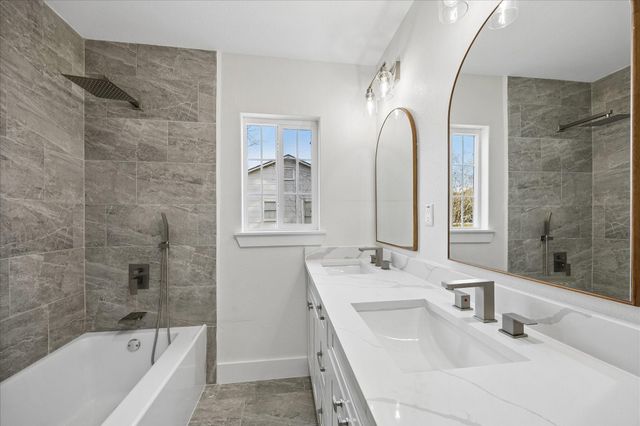 1337 S Circle Street, Sealy, TX 77474