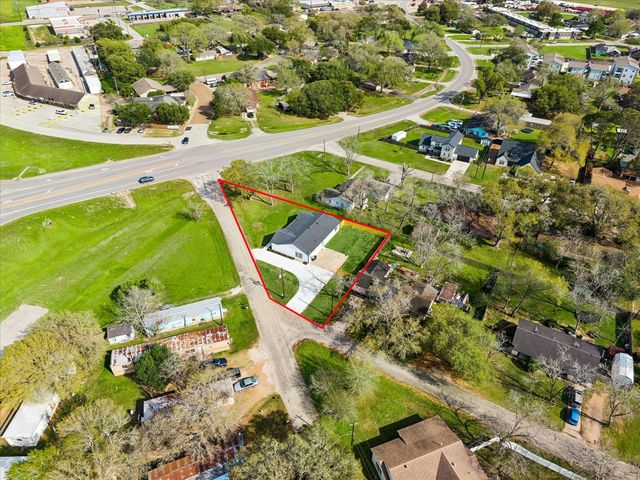 1337 S Circle Street, Sealy, TX 77474