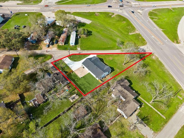 1337 S Circle Street, Sealy, TX 77474