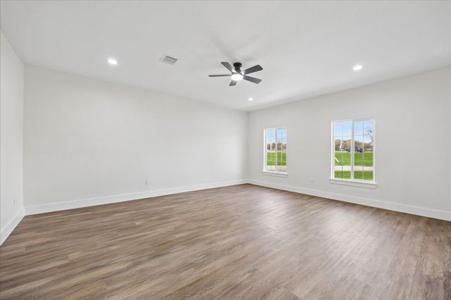 1337 S Circle Street, Sealy, TX 77474