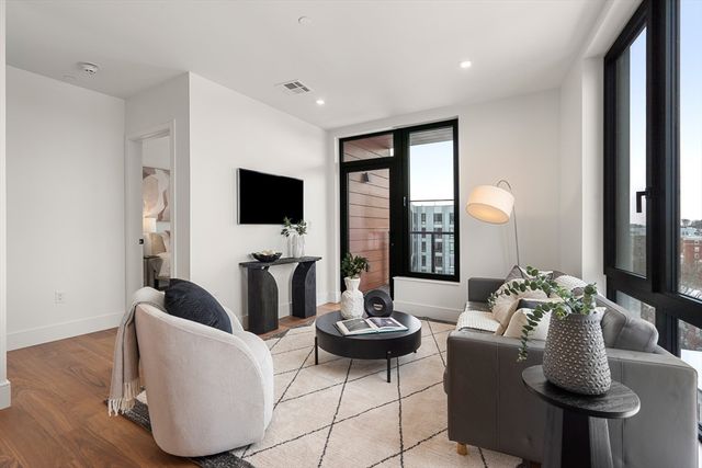 1515 Commonwealth Ave 702, Boston, MA 02135