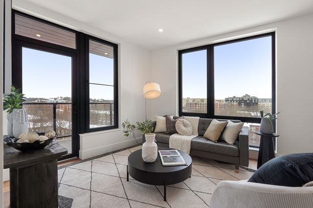 1515 Commonwealth Ave 702, Boston, MA 02135