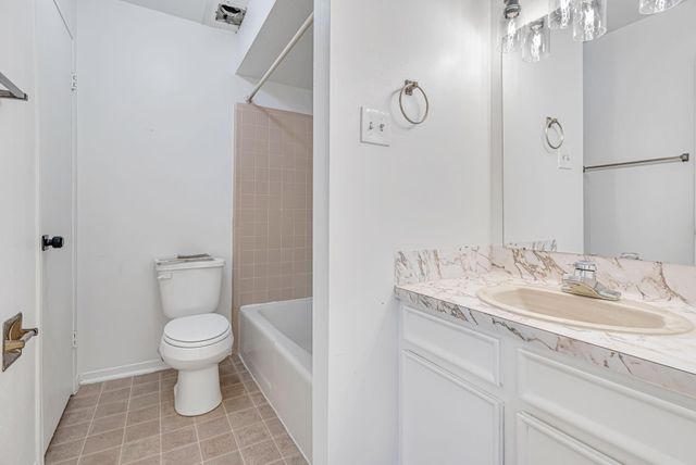 1057 Willow Oaks Circle, Pasadena, TX 77506