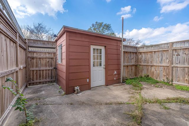 1057 Willow Oaks Circle, Pasadena, TX 77506