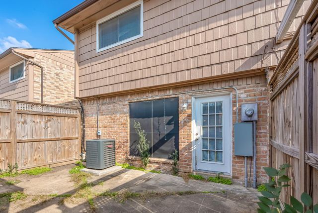 1057 Willow Oaks Circle, Pasadena, TX 77506