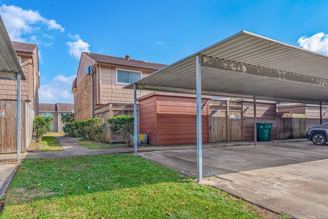 1057 Willow Oaks Circle, Pasadena, TX 77506