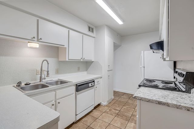 1057 Willow Oaks Circle, Pasadena, TX 77506