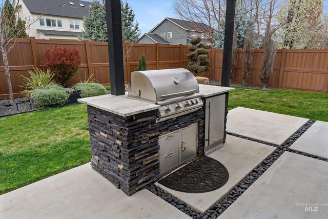 2061 N Synergy Ave, Eagle, ID 83616