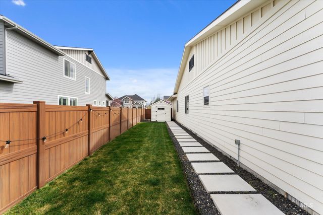 2061 N Synergy Ave, Eagle, ID 83616