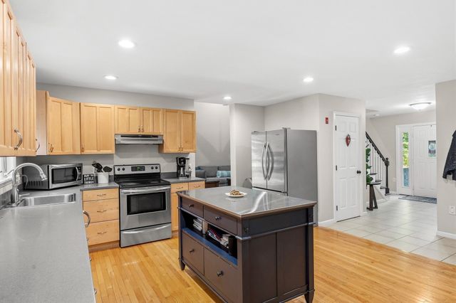 37 Phyllis Rd, Foxboro, MA 02035