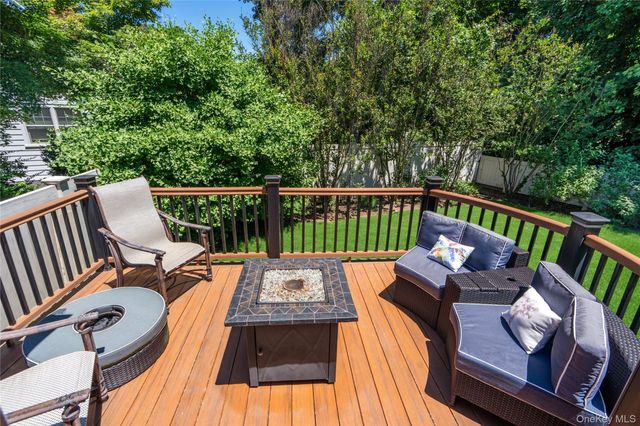 10 The Knolls, Locust Valley, NY 11560
