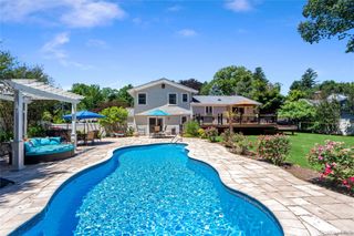 10 The Knolls, Locust Valley, NY 11560
