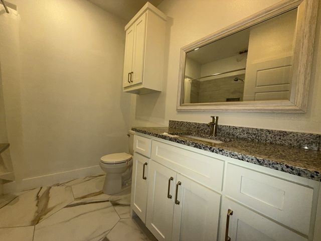 102 Oakwood Drive, Trinidad, TX 75163