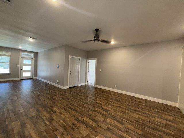 102 Oakwood Drive, Trinidad, TX 75163