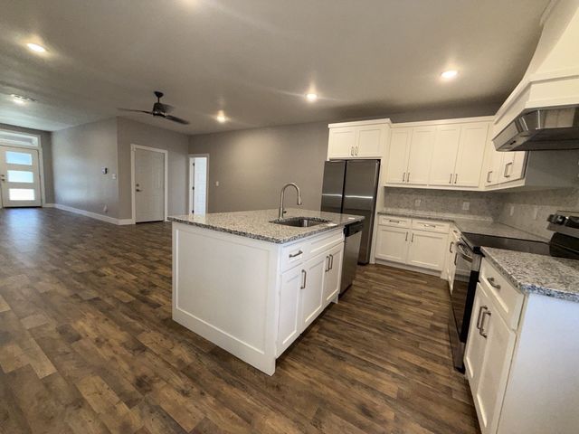 102 Oakwood Drive, Trinidad, TX 75163