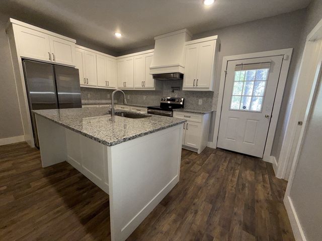 102 Oakwood Drive, Trinidad, TX 75163