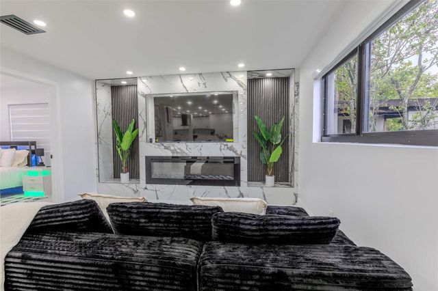 2633 NW Taft Street, Hollywood, FL 33020
