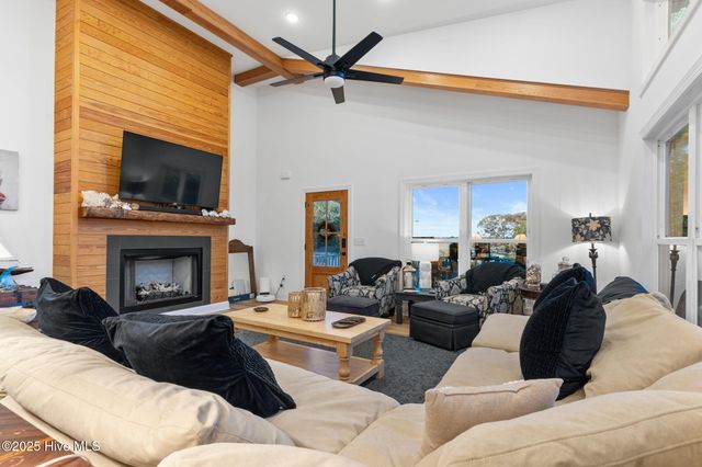 7605 E Yacht Drive NE, Oak Island, NC 28465