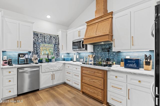 7605 E Yacht Drive NE, Oak Island, NC 28465