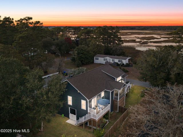 7605 E Yacht Drive NE, Oak Island, NC 28465