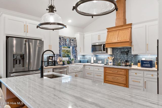 7605 E Yacht Drive NE, Oak Island, NC 28465