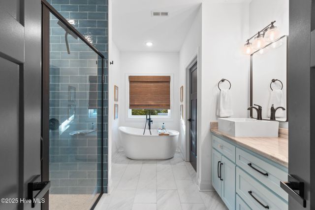 7605 E Yacht Drive NE, Oak Island, NC 28465