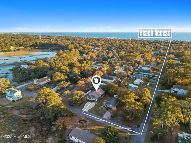 7605 E Yacht Drive NE, Oak Island, NC 28465