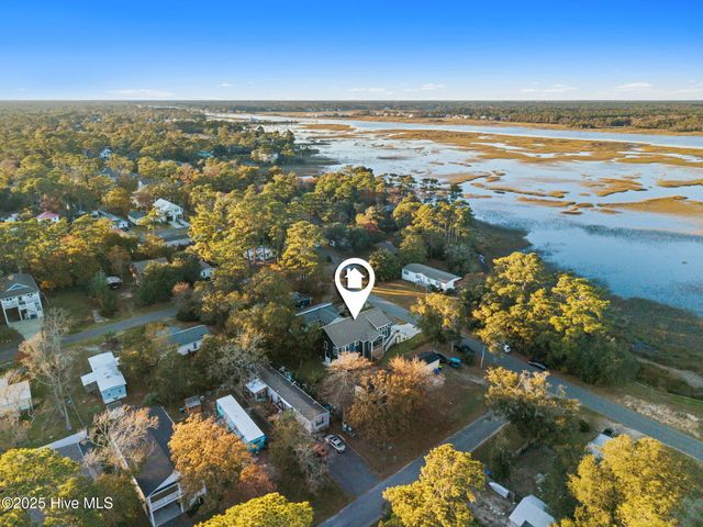 7605 E Yacht Drive NE, Oak Island, NC 28465
