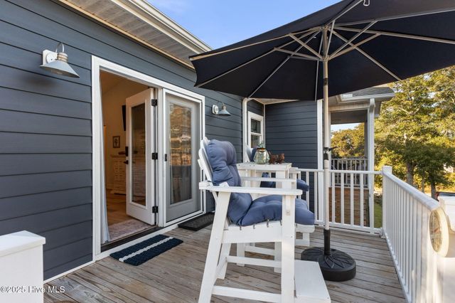 7605 E Yacht Drive NE, Oak Island, NC 28465