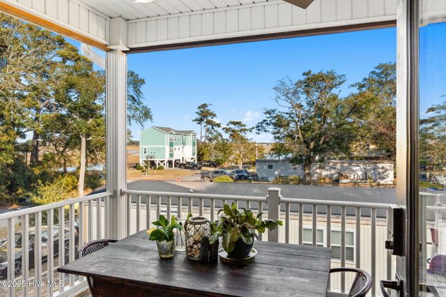 7605 E Yacht Drive NE, Oak Island, NC 28465