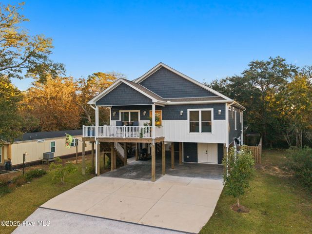 7605 E Yacht Drive NE, Oak Island, NC 28465
