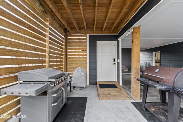 7605 E Yacht Drive NE, Oak Island, NC 28465