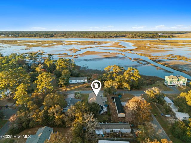 7605 E Yacht Drive NE, Oak Island, NC 28465