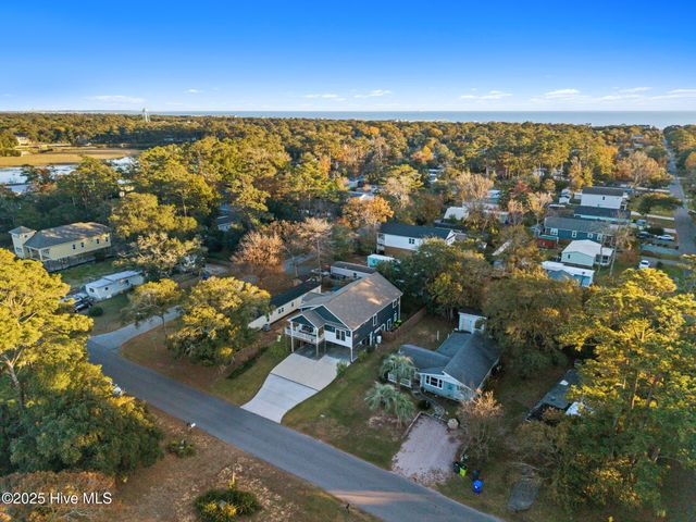 7605 E Yacht Drive NE, Oak Island, NC 28465
