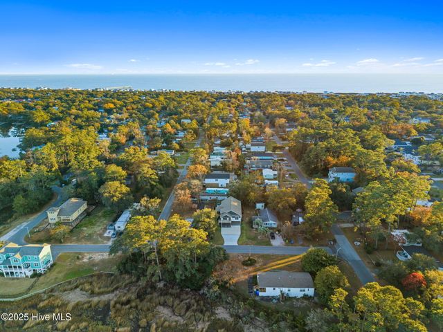 7605 E Yacht Drive NE, Oak Island, NC 28465