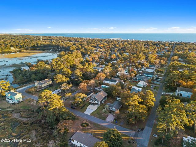 7605 E Yacht Drive NE, Oak Island, NC 28465