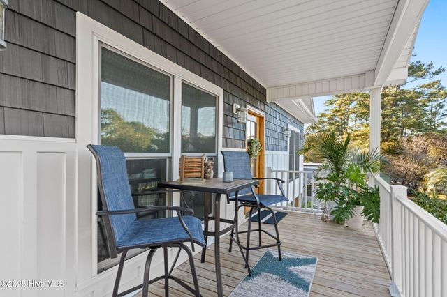 7605 E Yacht Drive NE, Oak Island, NC 28465