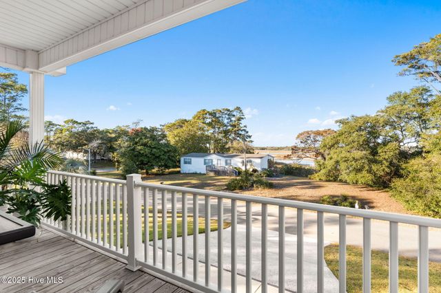 7605 E Yacht Drive NE, Oak Island, NC 28465