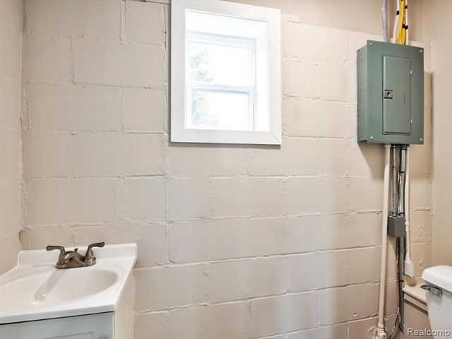 35930 Washington Street, Richmond, MI 48062