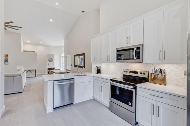 802 Sabal Palm Lane, Palm Beach Gardens, FL 33418