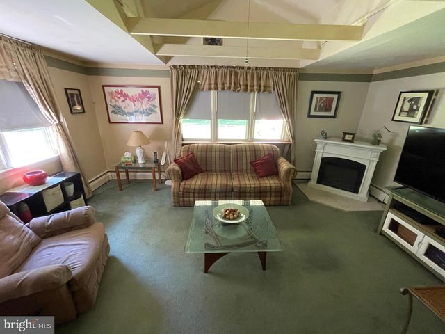 206 BURRS MILL RD, Southampton, NJ 08088