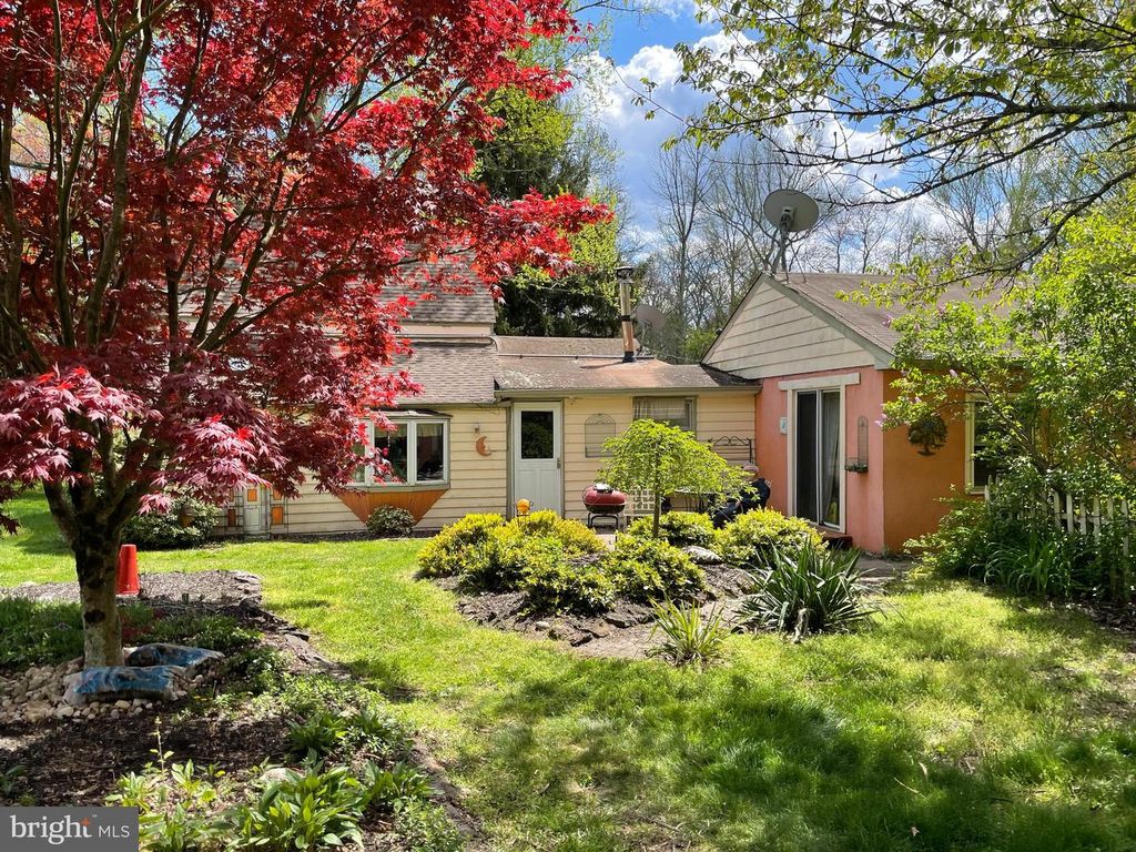 206 BURRS MILL RD, Southampton, NJ 08088